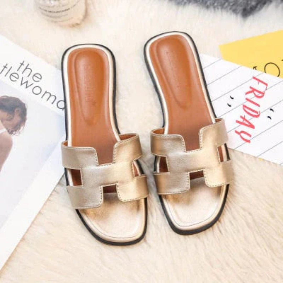 Κομψές Γυναικείες Παντόφλες Mules με Σχέδιο H