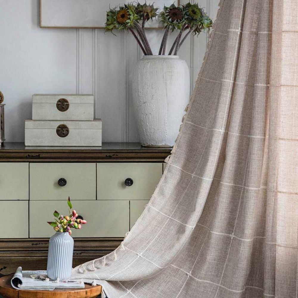 Κουρτίνα Ημισκίασης Καρό με Φούντες