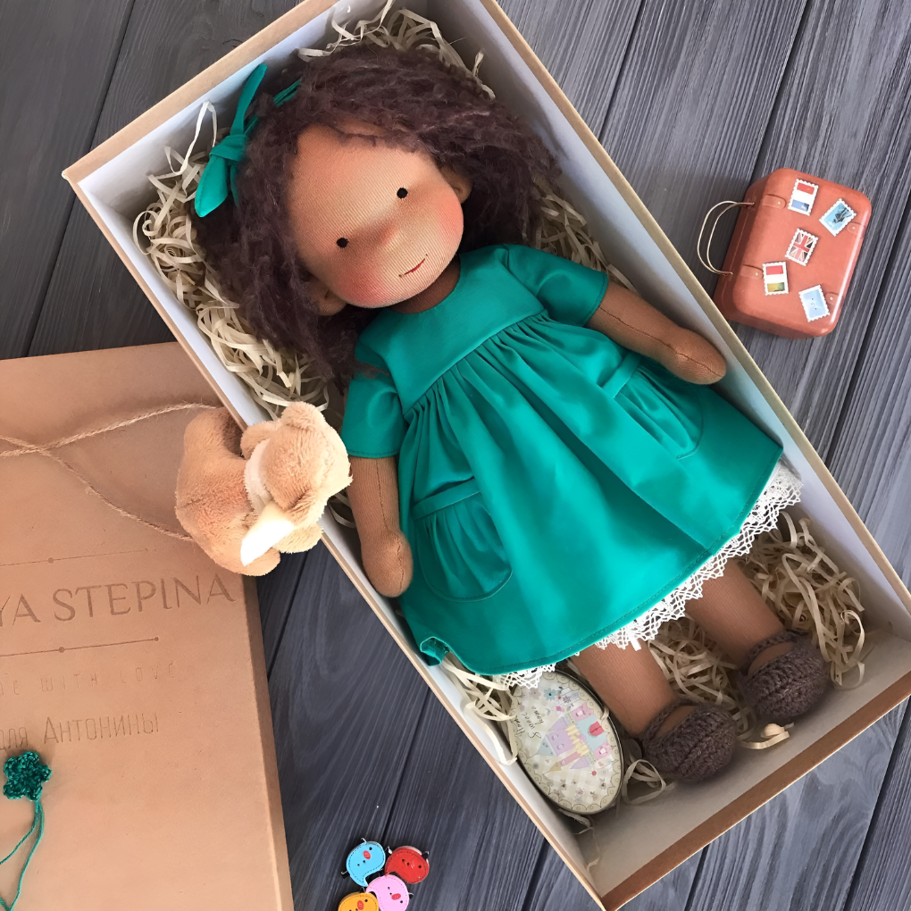 Μαλακή Κούκλα Αγκαλιάς Τύπου Waldorf με Απαλή Πλεκτή Ζακέτα