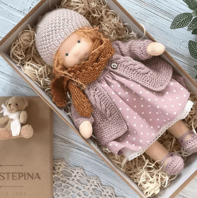 Υφασμάτινη Κούκλα Waldorf: Χειροποίητη, Ζεστή και Ανθεκτική
